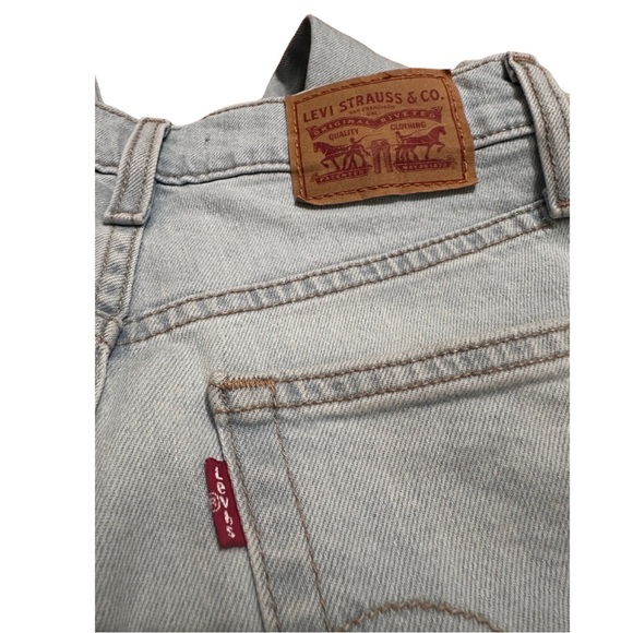 SOLD Levi’s High-Waisted Light Wash Jeans Size XS (Size 25) - Picture 3 of 5